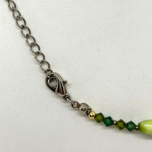 Jadeite & Glass Beaded Necklace With Silver Tone Accents And Lobster Clasp 18 in - Picture 7 of 9